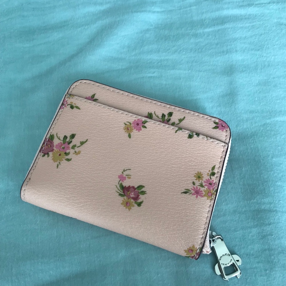 Coach Daisy Zip Wallet - Picture 3 of 4